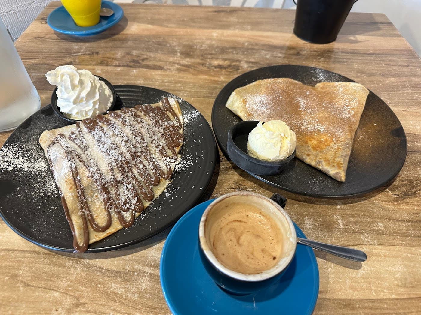 Crepe House Cafe - Inviting interior atmosphere and comfortable seating